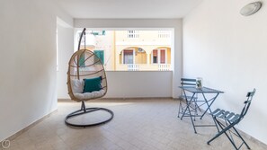 2 Schlafzimmer, Bügeleisen/Bügelbrett