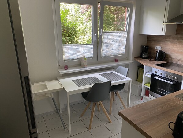 Fridge, oven, stovetop, dishwasher