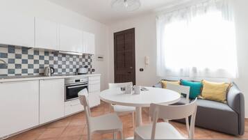 2 bedrooms, iron/ironing board, WiFi