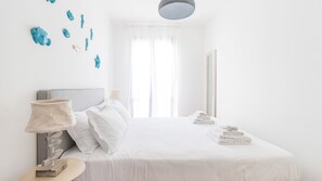 2 habitaciones y tabla de planchar con plancha 