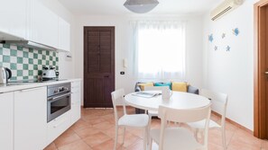 2 Schlafzimmer, Bügeleisen/Bügelbrett