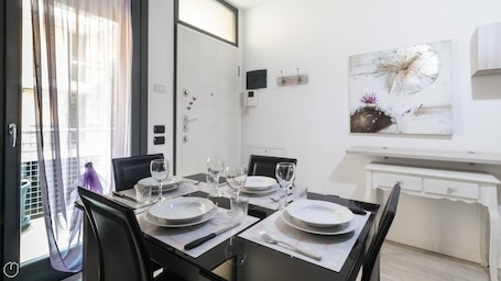 1 habitación, tabla de planchar con plancha y wifi
