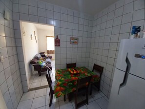 Familieleilighet | Eget kjøkken | Kjøleskap, mikrobølgeovn, hurtigmikser og steketakke