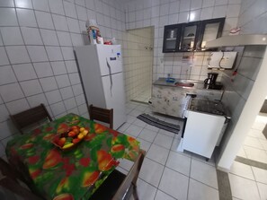 Apartamento família | Opções para refeição no quarto