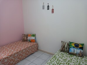 2 bedrooms, iron/ironing board, free WiFi, bed sheets - ITAPUÃ HOUSE (Salvador)