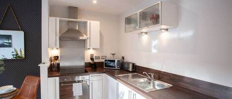 Frigorifero, microonde, forno, tostapane