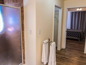 3 chambres, fer et planche à repasser, Wi-Fi gratuit