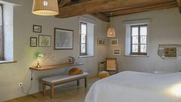 1 bedroom, desk, free WiFi, bed sheets