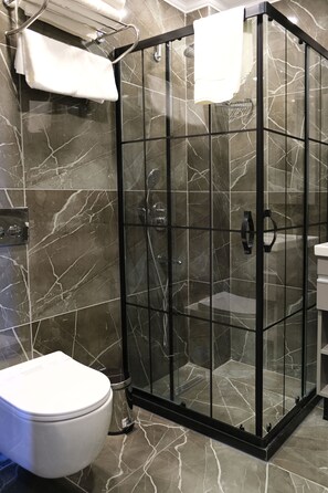 Deluxe Double Room | Minibar, in-room safe, desk, laptop workspace - Dilens Bosphorus Hotel (Istanbul)