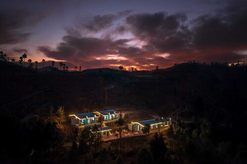 A heavenly himalayan getaway in complete solitude on a hill