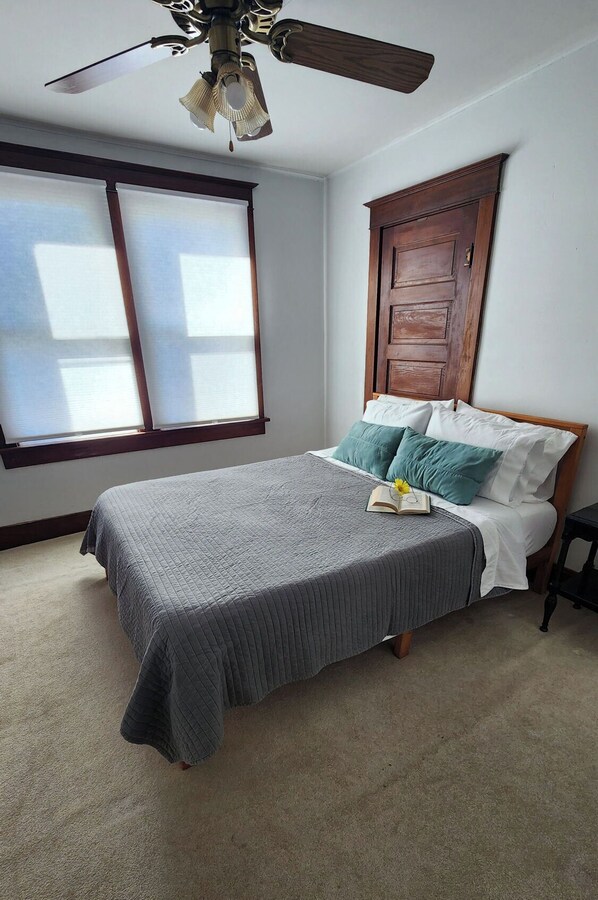 3 Schlafzimmer, Schreibtisch, Bügeleisen/Bügelbrett, Reisekinderbett