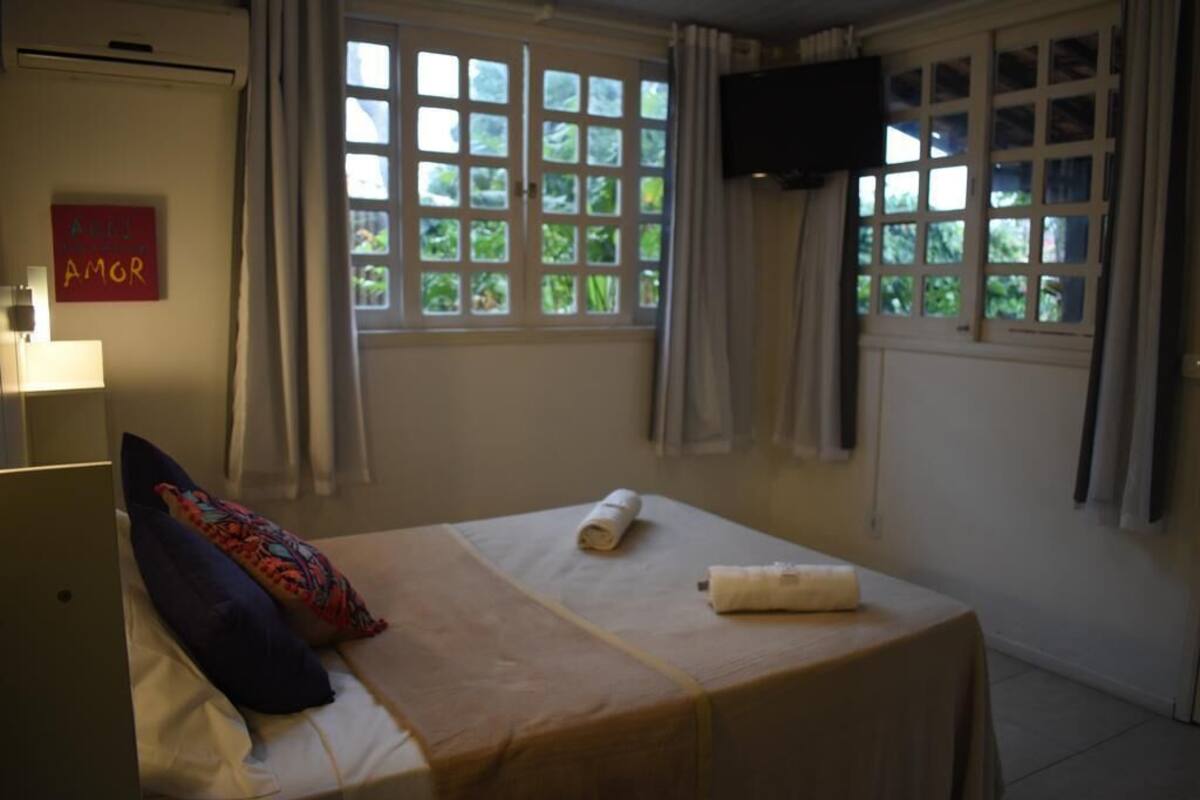 Quarto casal ou duplo luxo | Wi-Fi de cortesia, roupa de cama