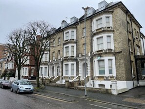 واجهة المنشأة