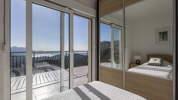 4 bedrooms, in-room safe, iron/ironing board, free WiFi