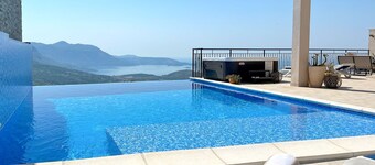 Luxury Villa Rock with pool+Jacuzzi - near Dubrovnik