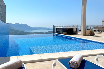 Luxury Villa Rock with pool+Jacuzzi - near Dubrovnik