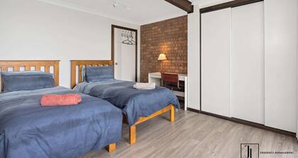 Oceanview Cottage | Pet-Friendly Stay & WiFi