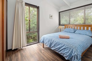 5 habitaciones, tabla de planchar con plancha, wifi y ropa de cama 