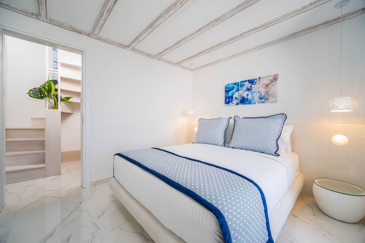 2 bedrooms, in-room safe, iron/ironing board, free WiFi