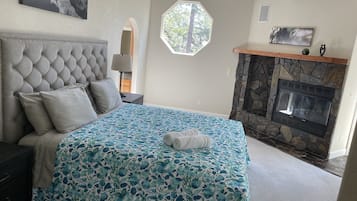 6 bedrooms, desk, iron/ironing board, free WiFi