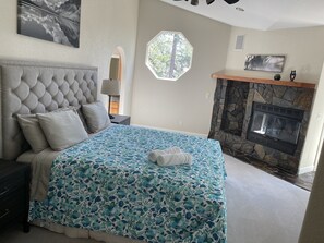 6 bedrooms, desk, iron/ironing board, free WiFi