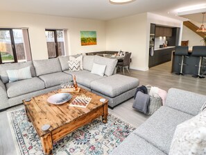 Chaumière | Salle de séjour | Téléviseur