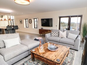 Chaumière | Salle de séjour | Téléviseur