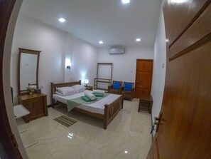3 habitaciones, escritorio, wifi gratis y ropa de cama 
