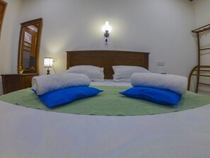 3 habitaciones, escritorio, wifi gratis y ropa de cama 
