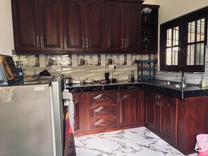 Fridge, stovetop, electric kettle, toaster - Experience Sun, Sand, Sea, and Nature… Your Perfect Getaway Awaits! (Lunuwila)