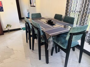 Luokittelematon kuva, 4 kautta 10, painike