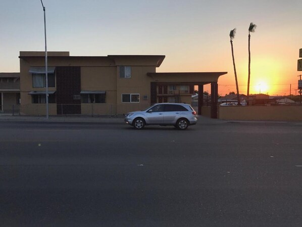 Vista frontal de la propiedad