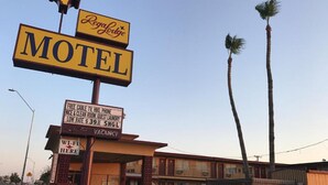 Front of property - Hotel Yuma, Az Near Lutes Casino (Yuma)