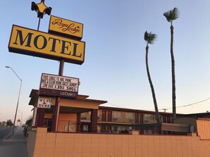 Vista frontal de la propiedad