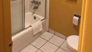 Free toiletries, towels - Hotel Yuma, Az Near Lutes Casino (Yuma)