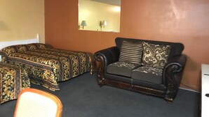 Desk, free WiFi, bed sheets - Hotel Yuma, Az Near Lutes Casino (Yuma)