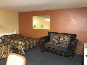 Escritorio, wifi gratis y ropa de cama