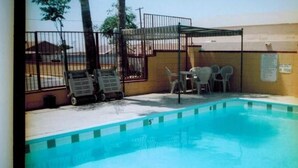 Outdoor pool - Hotel Yuma, Az Near Lutes Casino (Yuma)