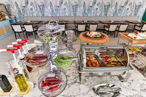 Free daily buffet breakfast - Hotel Plaza (Budva)