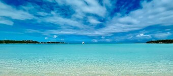 Fronte spiaggia: Ideal Quest Exuma, Hideaways a Palm Bay