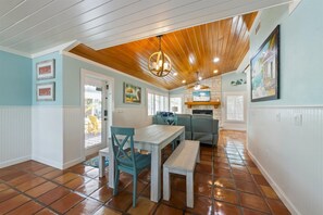 Dining - A Bay From It All: Private backyard oasis, steps to Bay, Bean Point (Anna Maria)
