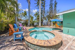 Lämmitetty uima-allas