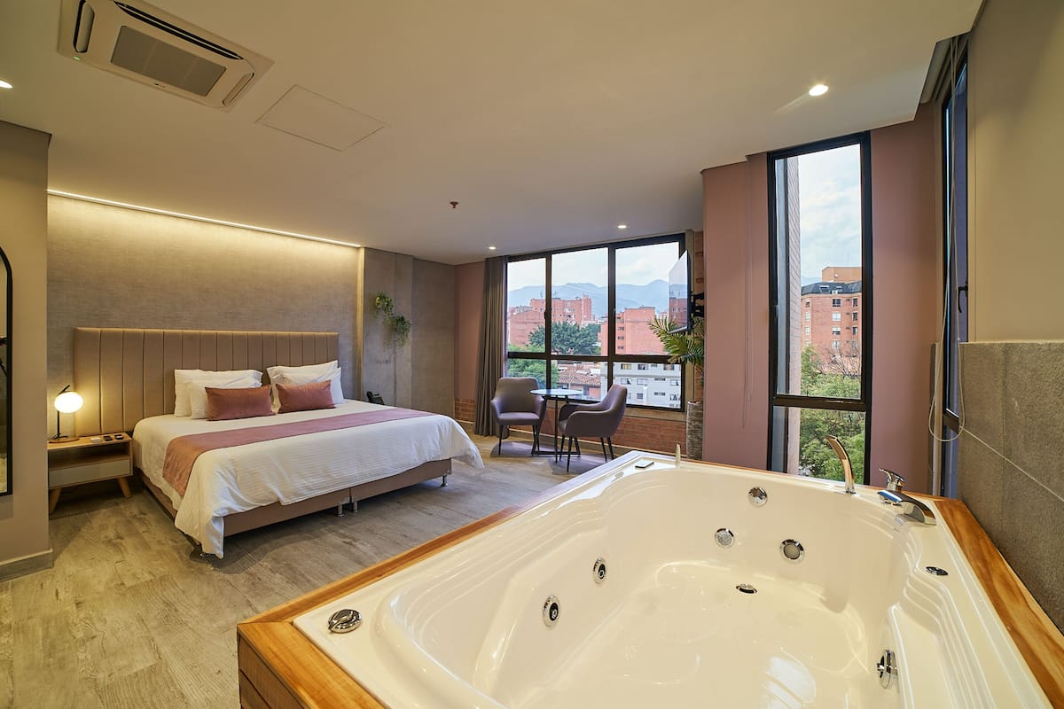 Superior Studio Suite, Hot Tub, Tower | 1 bedroom, premium bedding, down comforters, minibar
