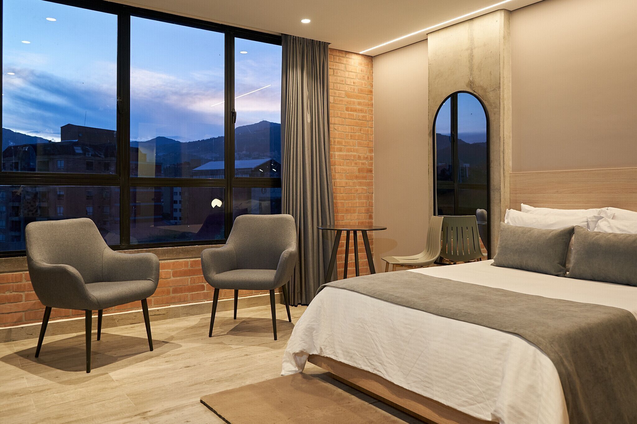 Biancheria da letto di alta qualità, copriletto in piuma, minibar