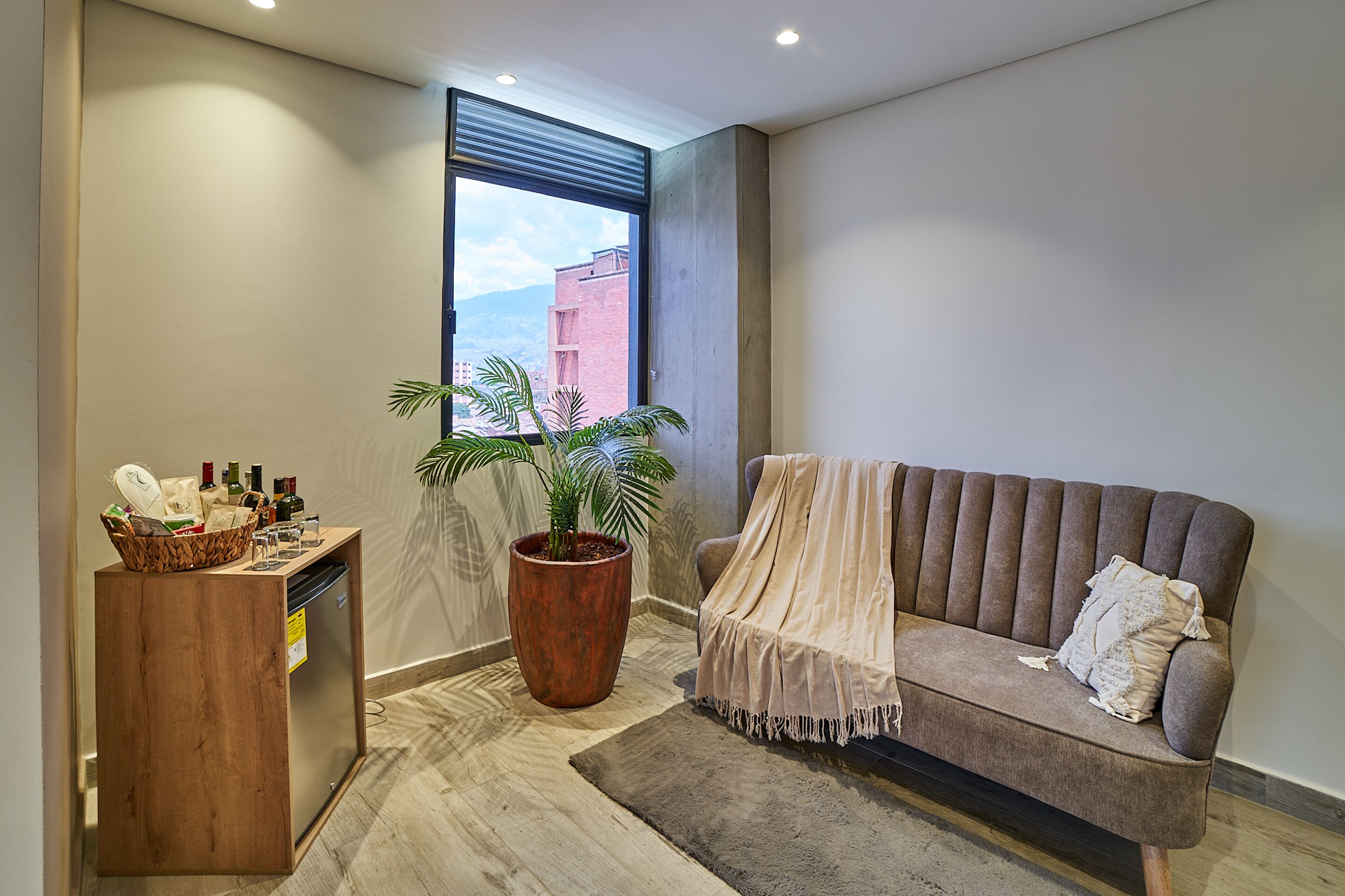 1 bedroom, premium bedding, down duvets, minibar