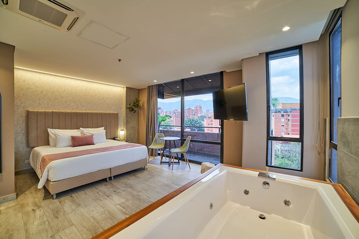 Premium Studio Suite, 1 Bedroom, Hot Tub, City View | 1 bedroom, premium bedding, down comforters, minibar
