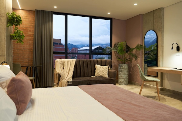 Habitación junior | 1 habitación, ropa de cama de alta calidad, edredón y minibar