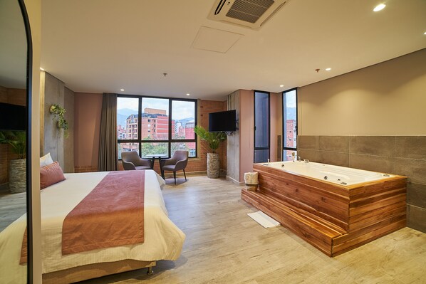 Superior-Studiosuite, Whirlpool, Turm | Hochwertige Bettwaren, Daunenbettdecken, Minibar, Zimmersafe