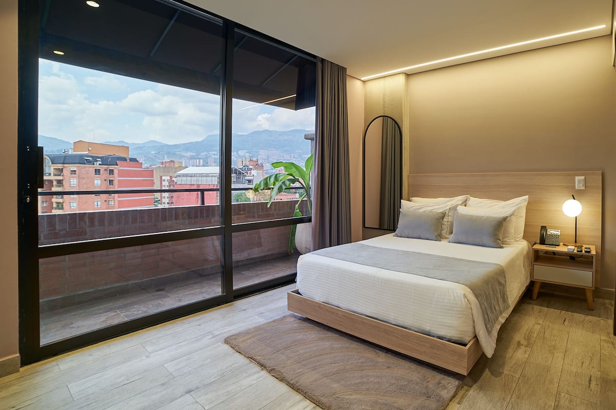 1 bedroom, premium bedding, down comforters, minibar