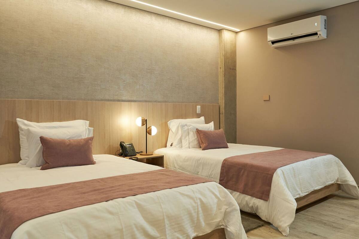 高級寢具、羽絨被、迷你吧、客房內保險箱